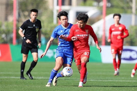 蒯纪闻中乙首秀破门 穆斯卡特现场见证