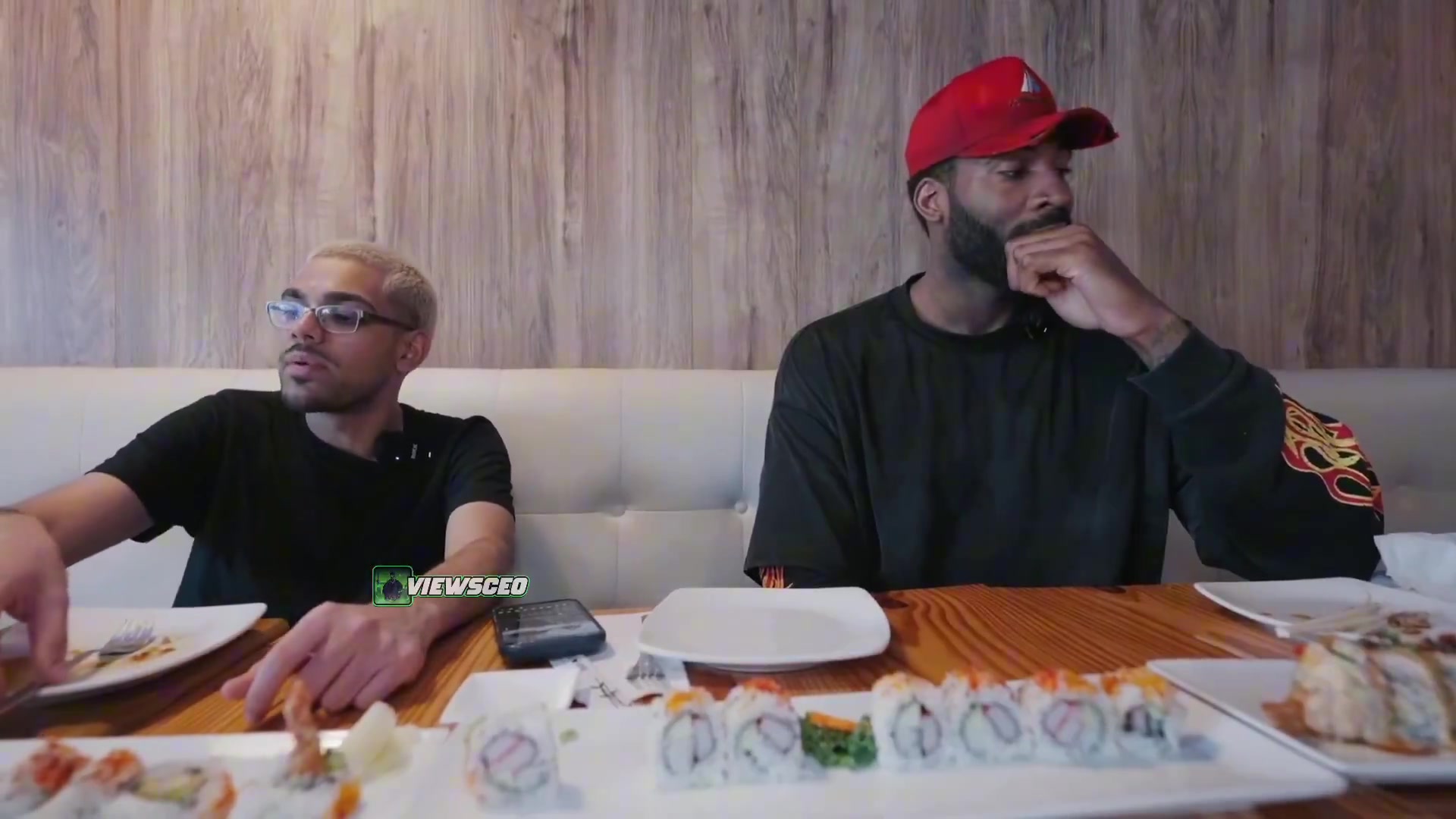 游戏主播吹哈登超詹姆斯被老人打断，德拉蒙德直播现场陷入尴尬