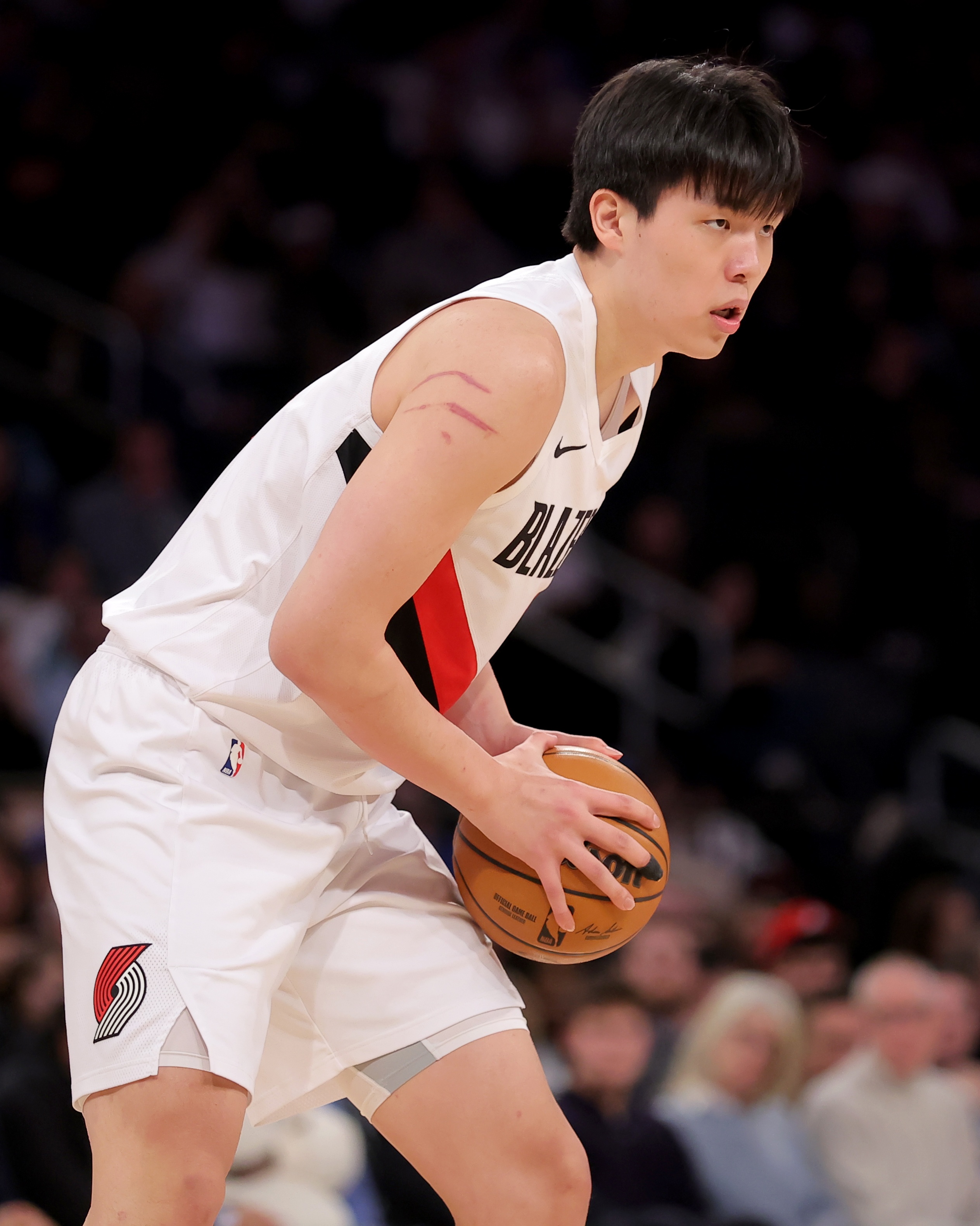 杨瀚森休赛期首训：球迷支持是最大动力
