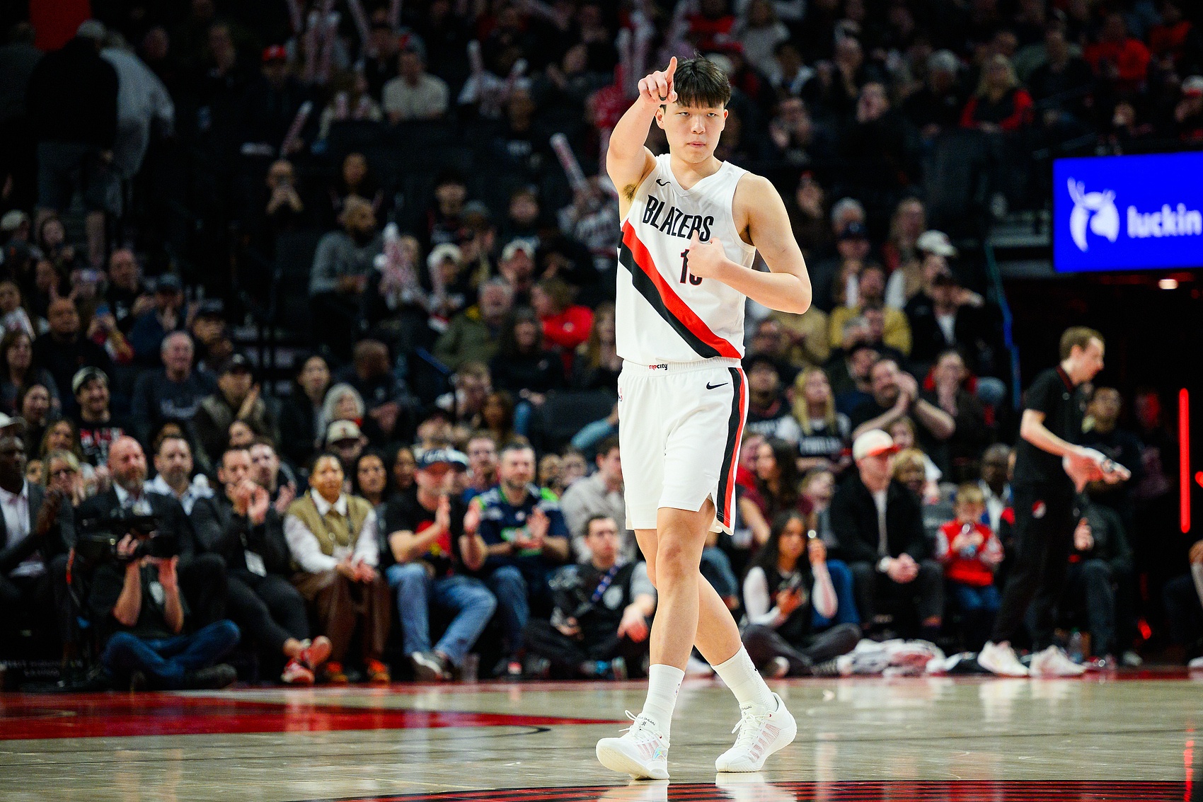 杨瀚森谈NBA首季：转换节奏快 折返跑不停歇