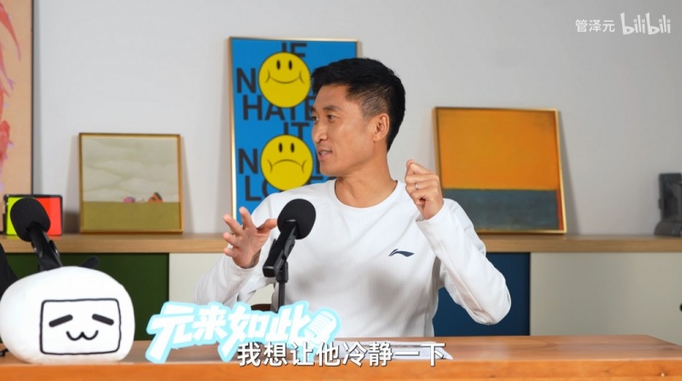 马宁亲述C罗黄牌始末:规则面前无巨星,等待冷静再出牌 马宁亲述C罗黄牌始末:规则面前无巨星,等待冷静再出牌