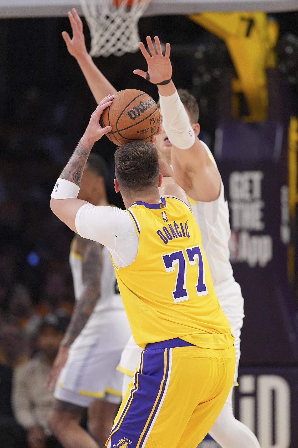 东契奇点名要中锋，湖人锁定杜伦凯斯勒，伊森成性价比之选