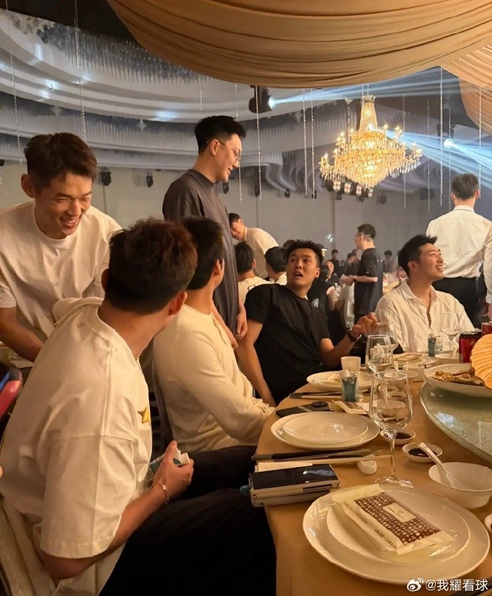 吴前今日温州大婚,胡明轩孙铭徽等CBA众将到场 吴前今日温州大婚,胡明轩孙铭徽等CBA众将到场