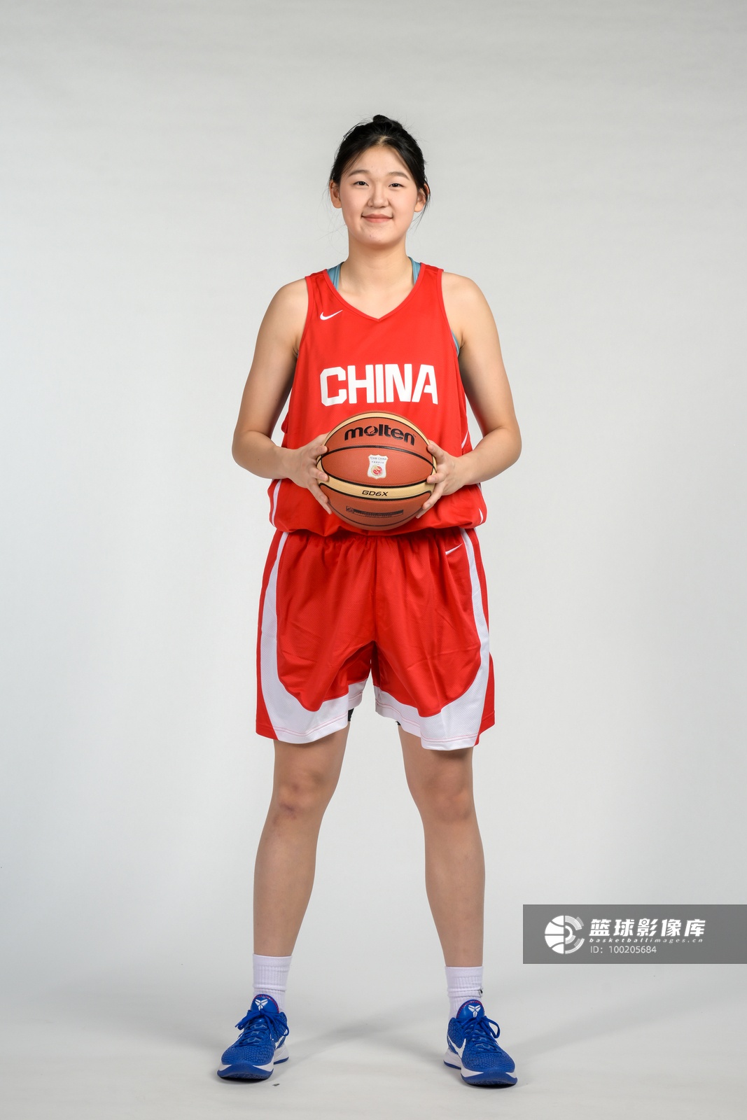 U17女篮排位赛:孙晗昀190持球锋线引热议 媒体人称其模板王俊杰 U17女篮排位赛:孙晗昀190持球锋线引热议 媒体人称其模板王俊杰