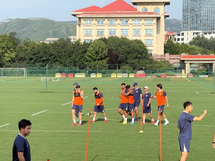 泰山赛前合练23人参加,王大雷陈泽仕王彤缺阵李源一复出 泰山赛前合练23人参加,王大雷陈泽仕王彤缺阵李源一复出
