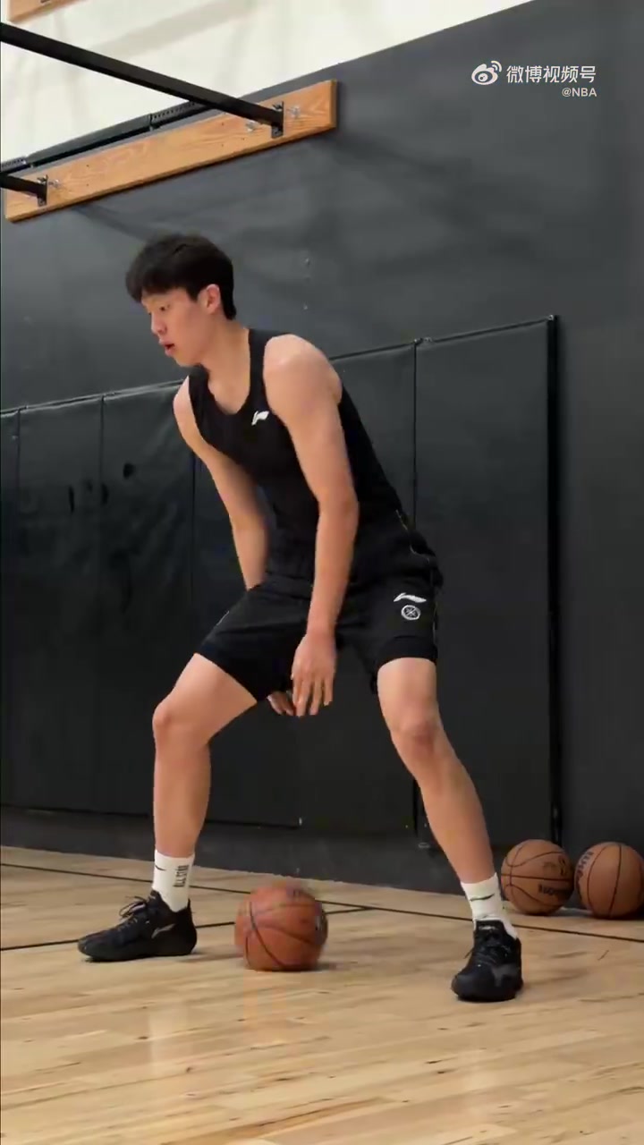 杨瀚森与JJJ合练直言被打爆 小乔丹现场纠错防守