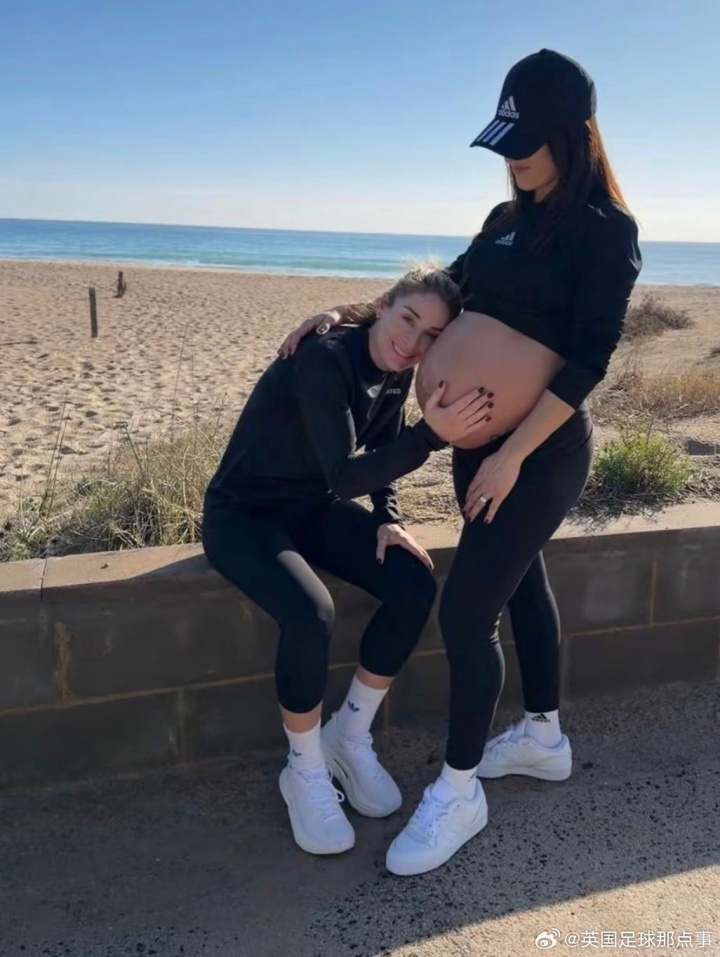 西班牙女足世界杯冠军成员加盟沙特后删除与妻子合照,引发争议 西班牙女足世界杯冠军成员加盟沙特后删除与妻子合照,引发争议