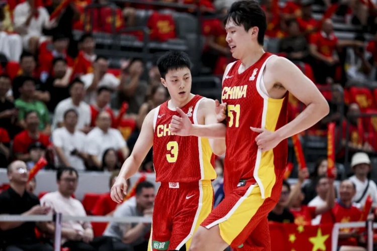周琦:赢下黎巴嫩提升了杨瀚森在国家队的信心 提振了全队士气 周琦:赢下黎巴嫩提升了杨瀚森在国家队的信心 提振了全队士气