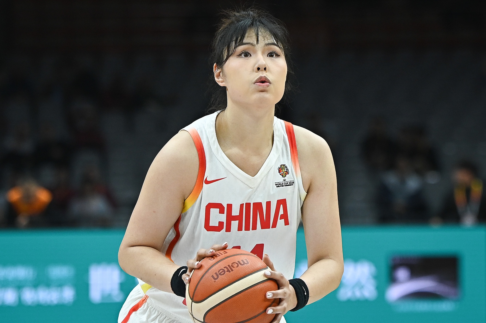 媒体人：国手出战洲际赛要持因公护照 国家队给小宝邮寄出的问题